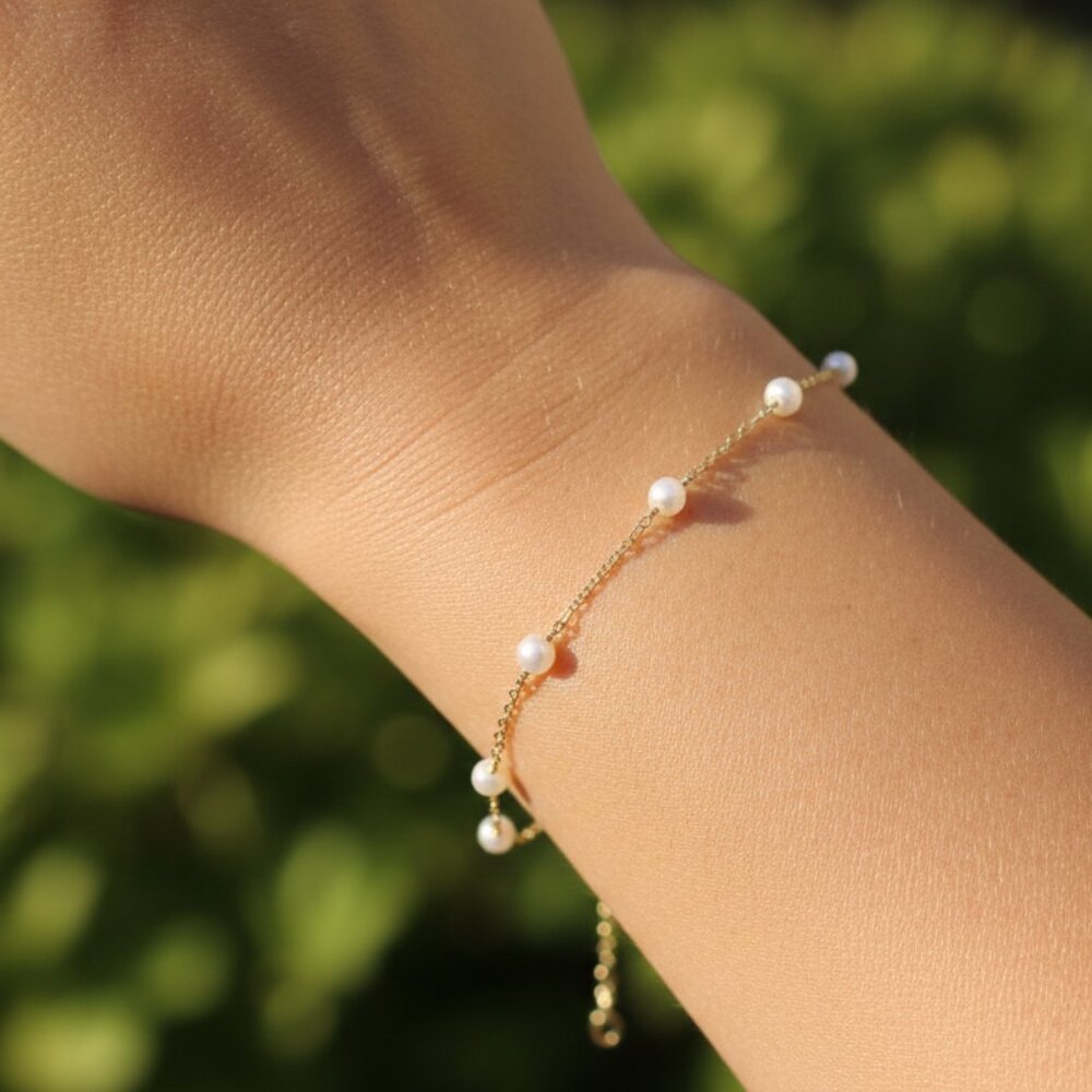 "Trendy Handmade Bracelet – A Stylish Gift for Women & Girls, MAR091761